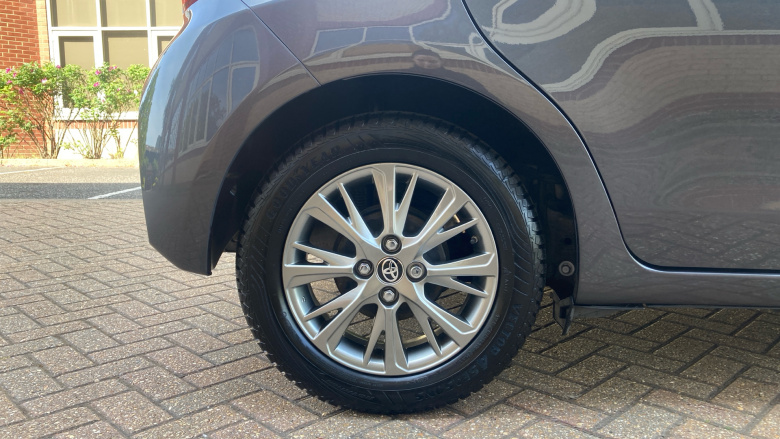 Toyota Yaris 1.5 VVT-i Icon Tech 5dr Petrol Hatchback